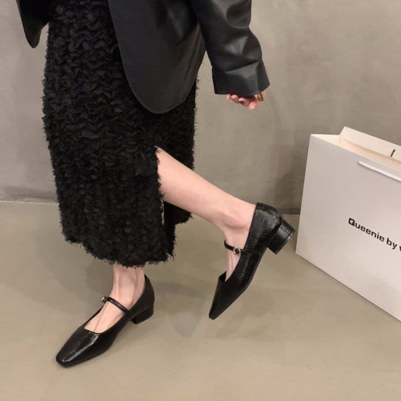 【レディース】モードな足元 スクエアトゥ パンプス - アンクルストラップ
