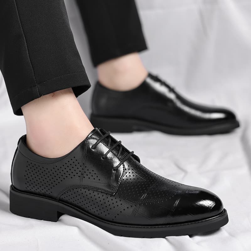 【通気性】パンチングドレスシューズ 革靴 - スタイリッシュな足元