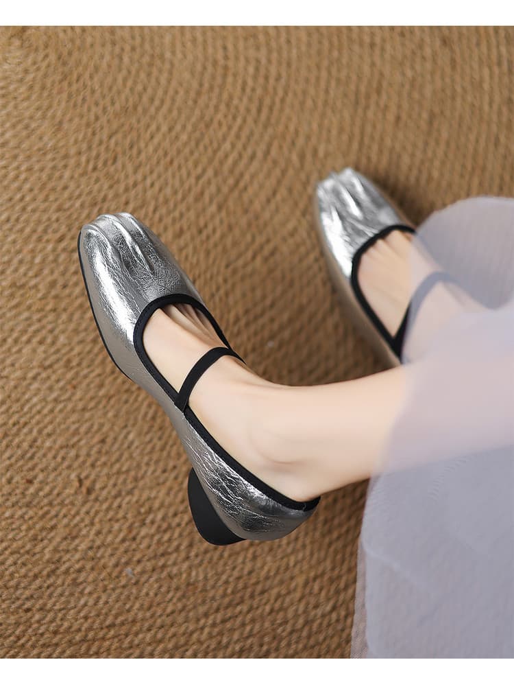 【クラシカル】ストラップ パンプス - 走れる
