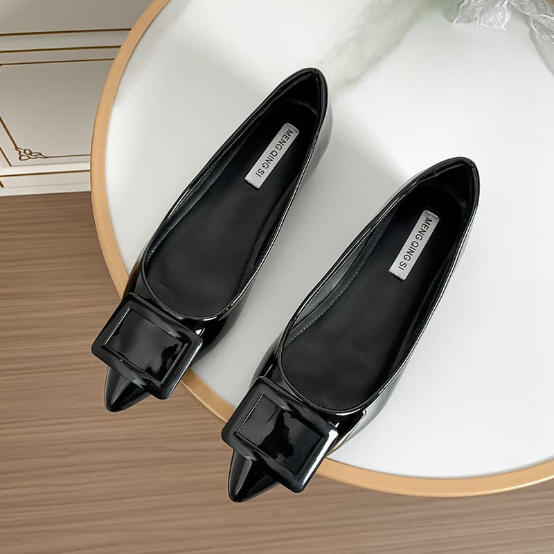 【クラシカル】バックル付きパンプス - エレガント レディースシューズ