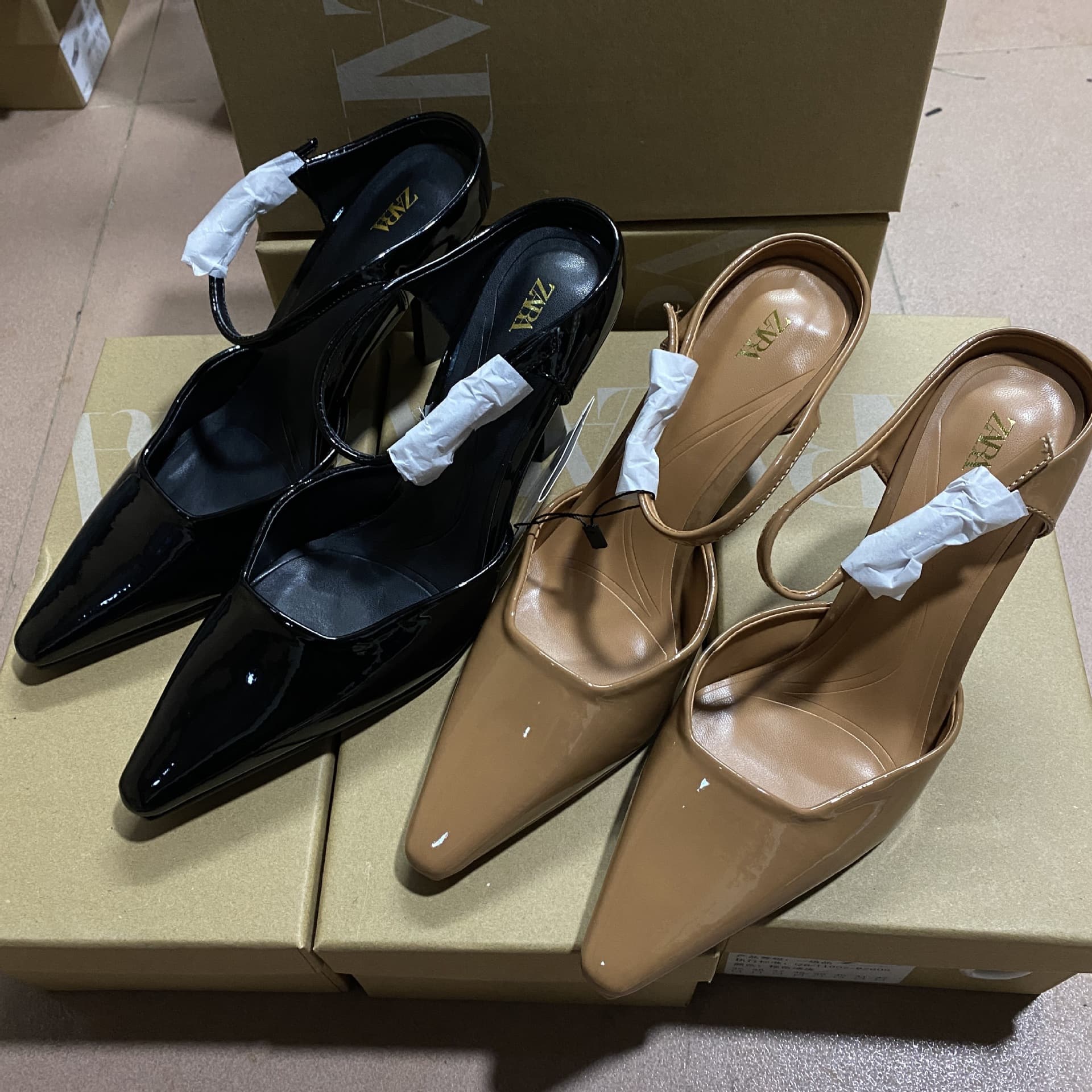 【エレガント】ポインテッドトゥ バックストラップパンプス - 痛くない 履きやすい