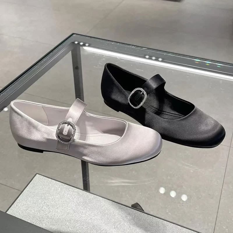 【エレガント】華やぐ きらめき バックルパンプス - パーティー 結婚式
