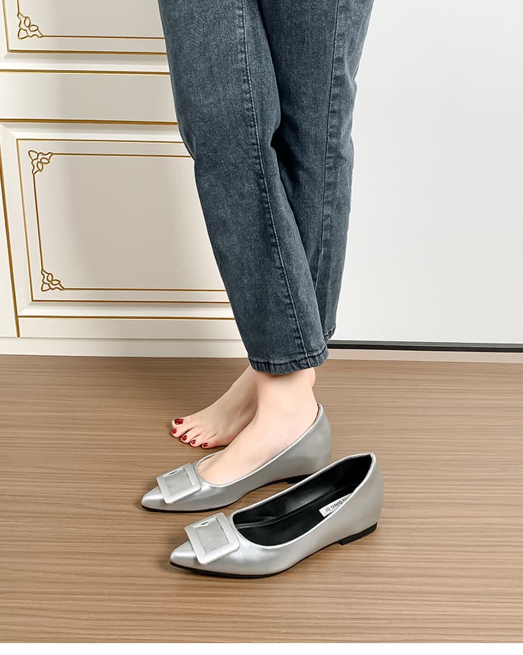 【クラシカル】バックル付きパンプス - エレガント レディースシューズ